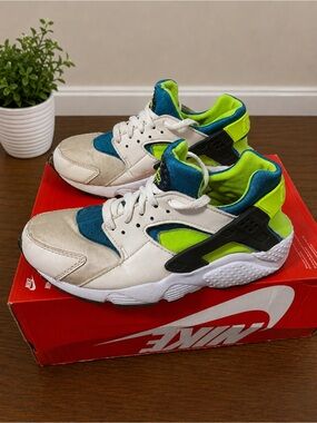 Nike Air Huarache GS White Volt Teal Sneakers Size 6Y